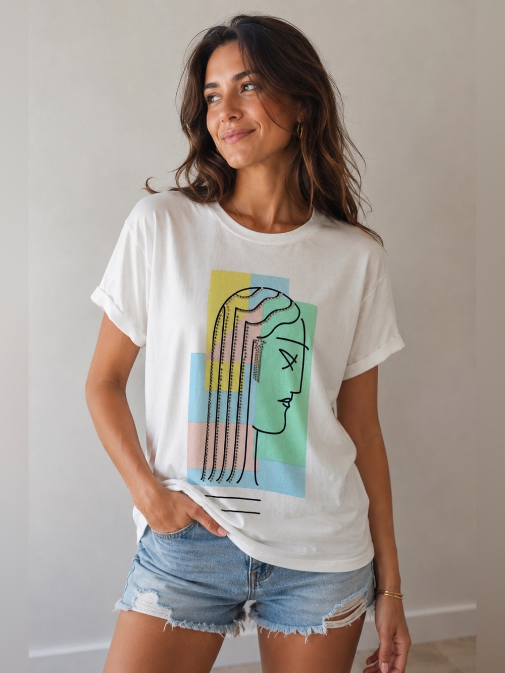 Women’s Abstract Face Sequined S/S Tee White/Pastel Size L